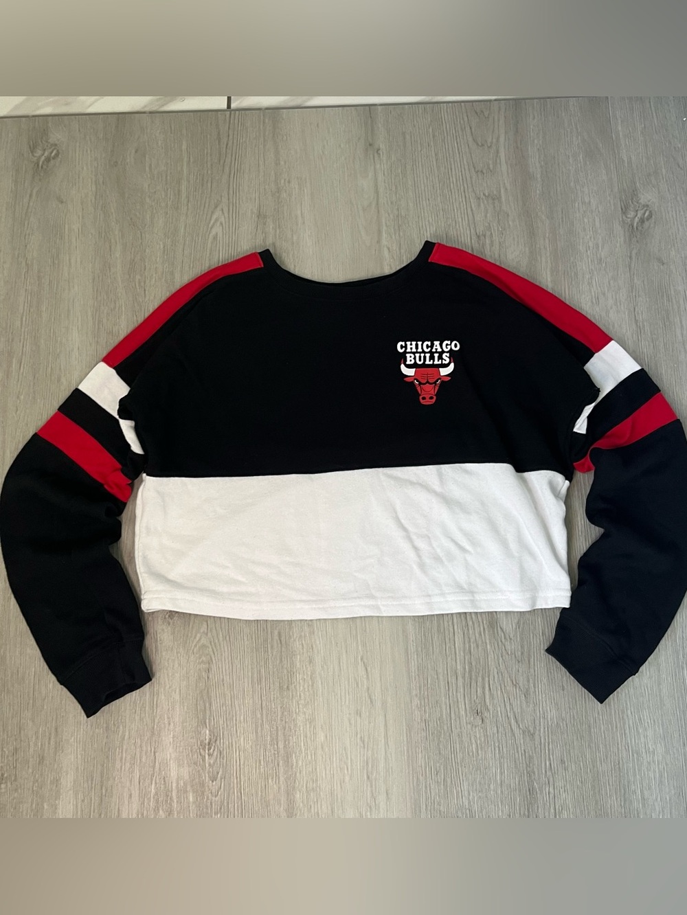 Chicago Bulls NBA Women’s Medium Cropped Sweatshirt size M
